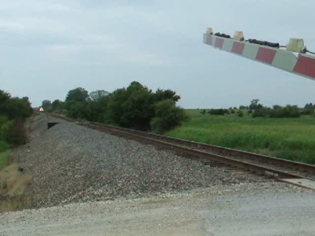 Zwei BNSF Dash-9 ziehen am 20.07.2009 einen Twin-Stack Containerzug zwischen Rose Hill und Augusta, Kansas.