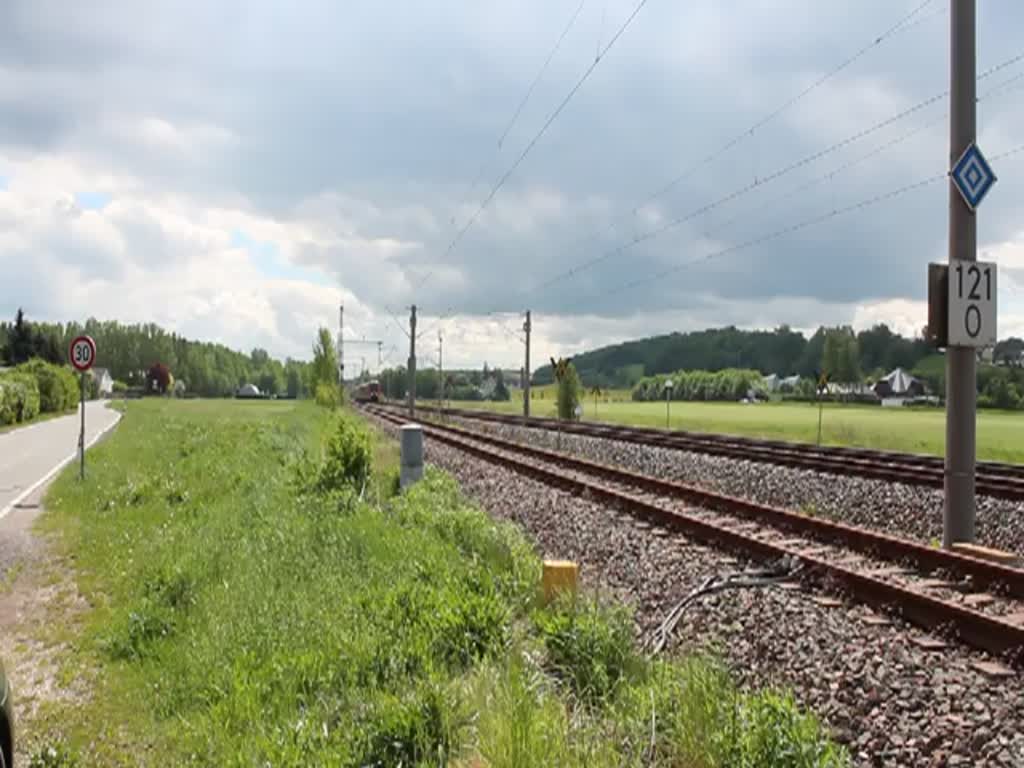 Zwei BR 612 bei der Fahrt mit einem IRE von Nürnberg Hbf nach Dresden Hbf, hier bei der Durchfahrt in Mosel. 12.05.2013