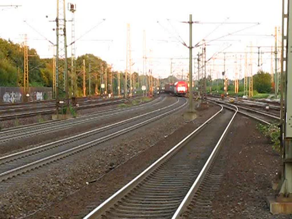 Zwei Herkules der EVB fahren mit einem halbleeren Containerzug durch Hamburg-Harburg am 05.08.2009