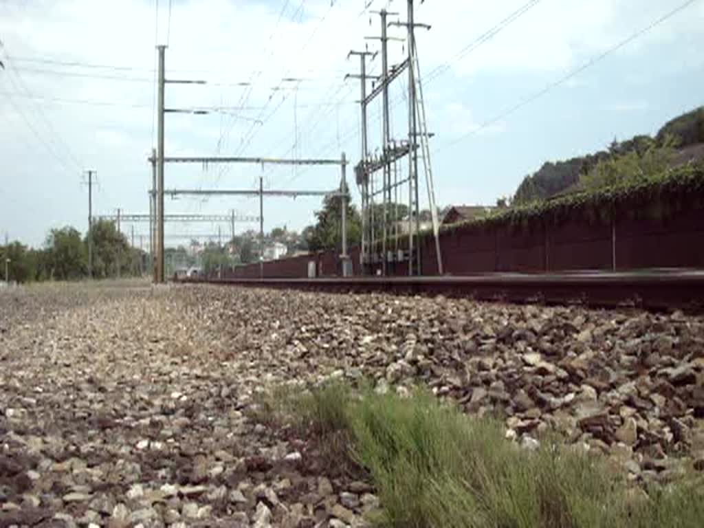 Zwei TGV-POS flitzen bei Aarau vorbei am 19.07.2007.