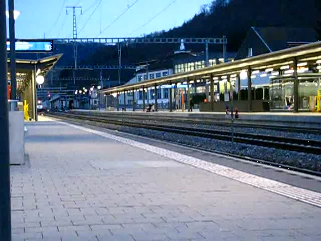 Zwei TGV POS und zwei Re 486 begnen sich am 24.02.2009 in Sissach.