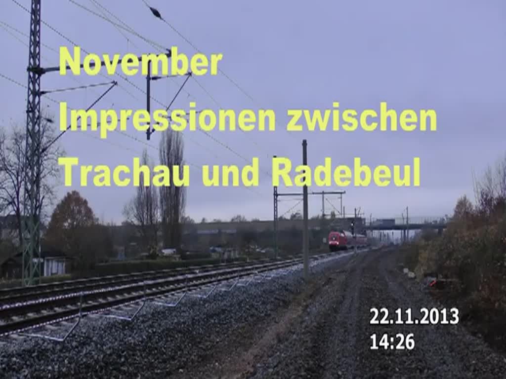 Zwischen Dresden Trachau und Radebeul Ost rollt der Verkehr  schon wieder  auf 2 Gleisen,eine Baustraße wird wohl auf den alten, östlichen Gleisen angelegt werden, aktuell gibt es einen Trampelpfad zum nahegelegnen  REWE Parkplatz.
22.11.2013 gegen 14:26 Uhr.